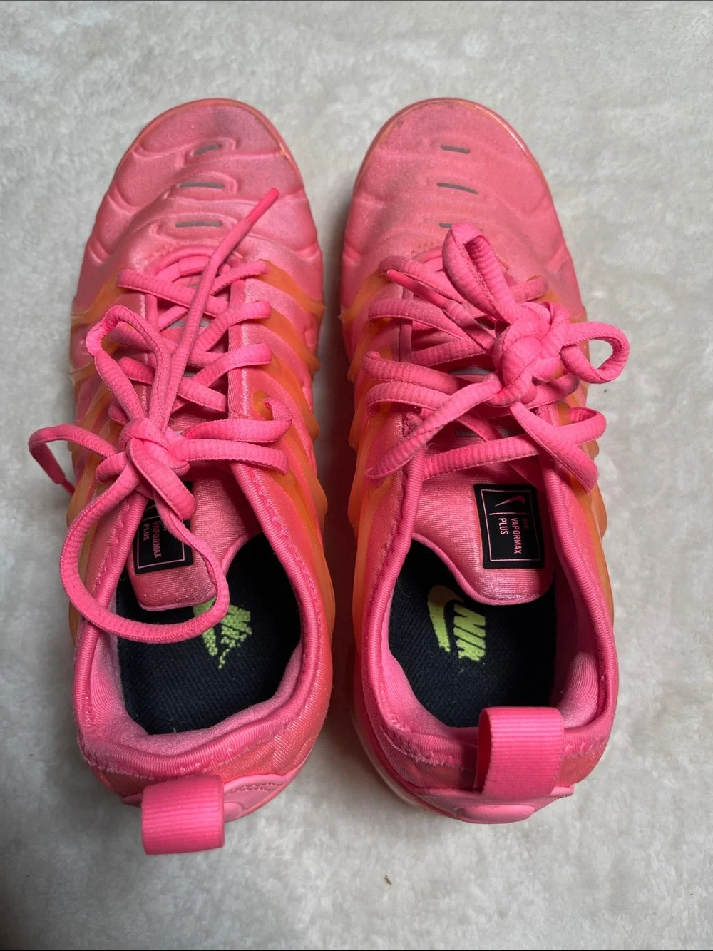 Nike Air Bapor Max Plus Women's Pink Sneakers with Orange Accents Size 7.5